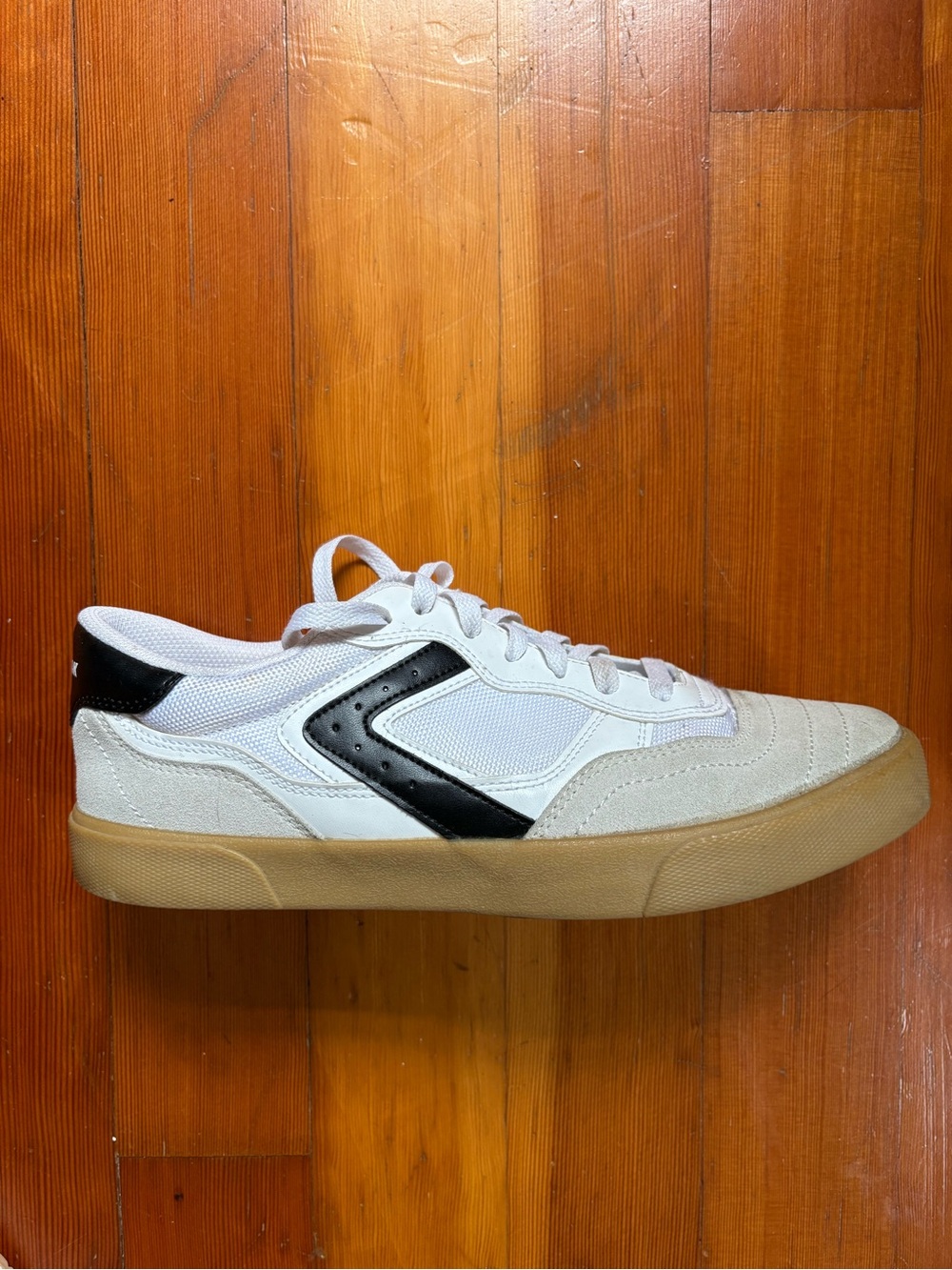 Airwalk Men's Low-Top Casual Trainer in White and Black